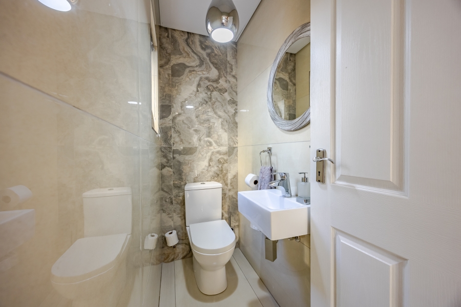 4 Bedroom Property for Sale in Royal Ascot Western Cape